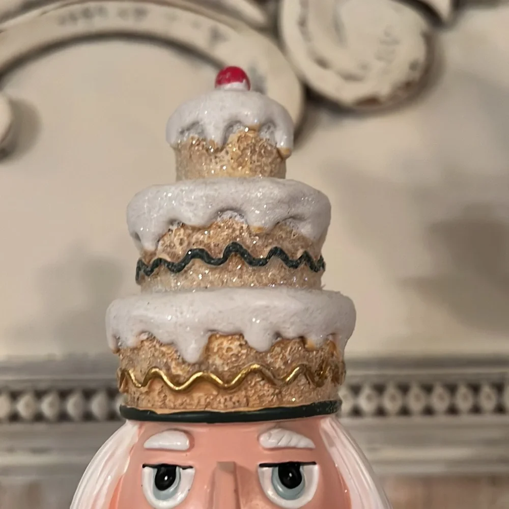 NWT  jingle and‎ Joy Santa with a gingerbread cake and tree
